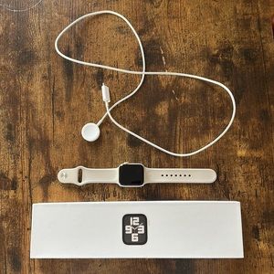 iWatch SE (2nd gen) 40mm starlight